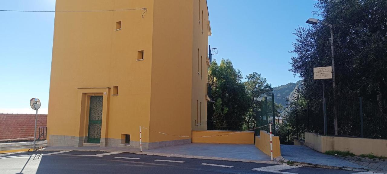 Casa Di Claude Con Posto Auto Apartman Finale Ligure Kültér fotó