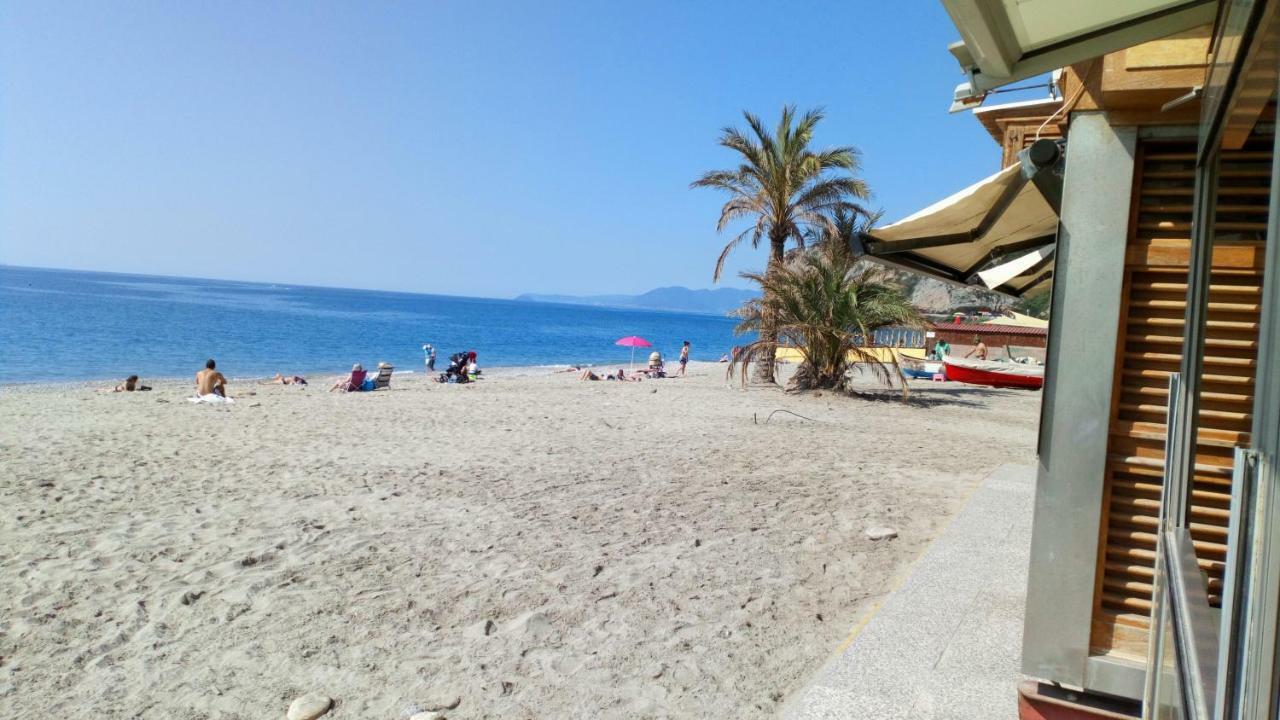 Casa Di Claude Con Posto Auto Apartman Finale Ligure Kültér fotó
